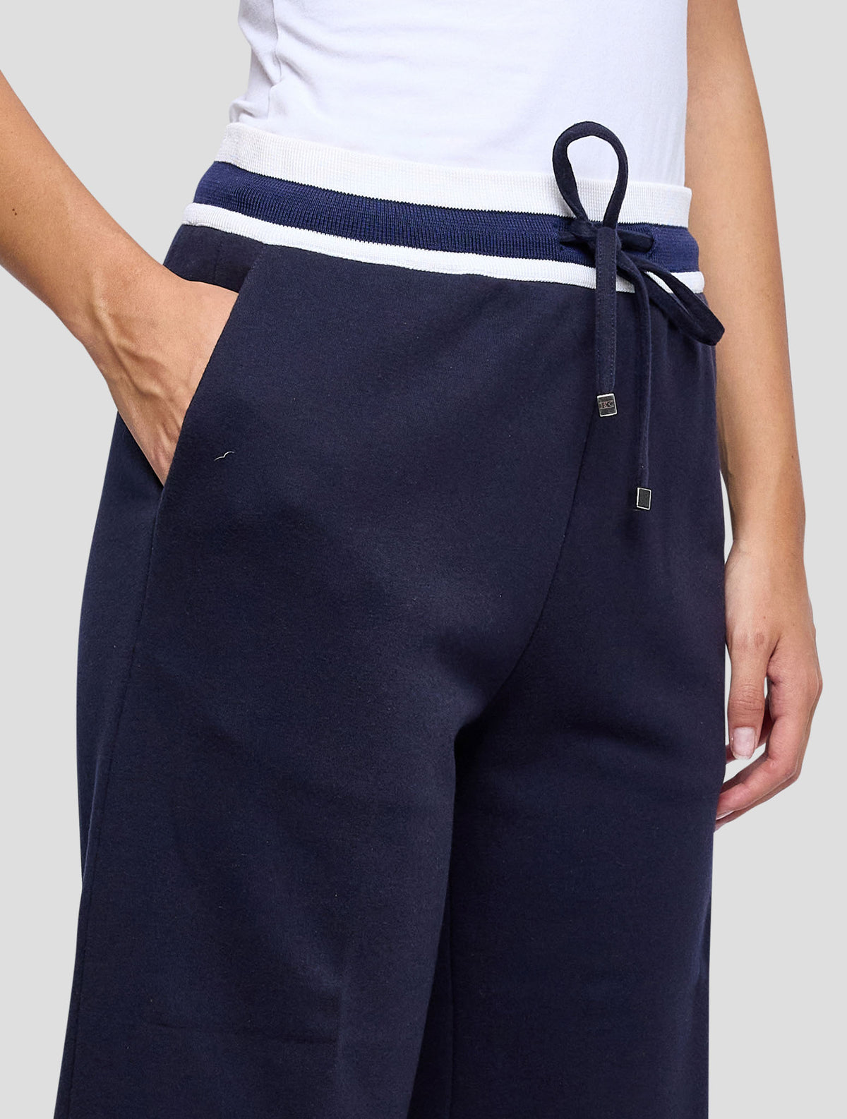 Kiton Blue Cotton Cashmere Short Pants Women